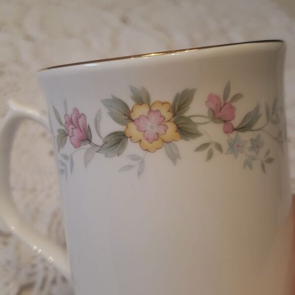 Vintage Bone China Floral Coffee Cup Mug with Gold Trim - Picture 9 of 11